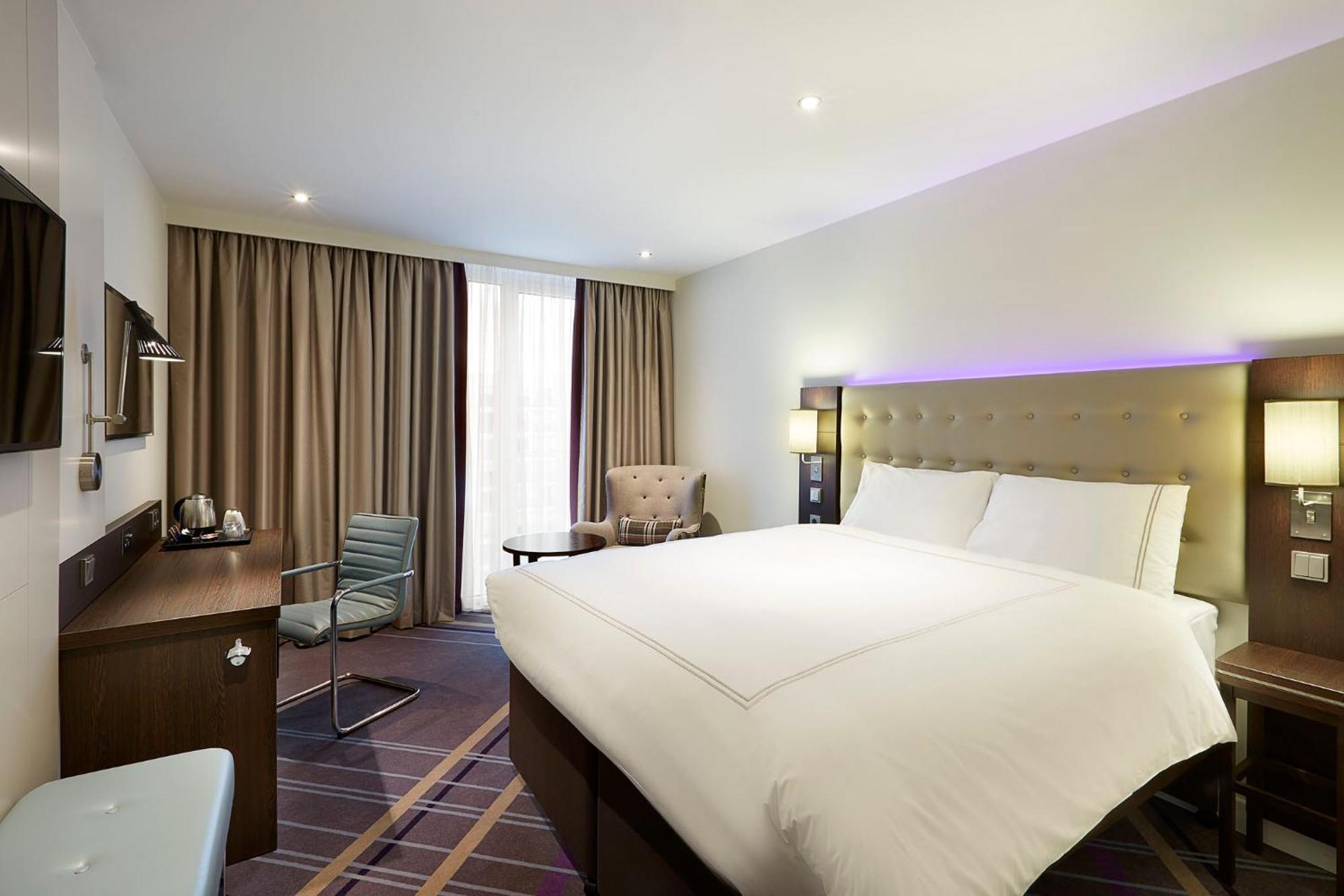Premier Inn Frankfurt Messe Frankfurt am Main Exteriör bild