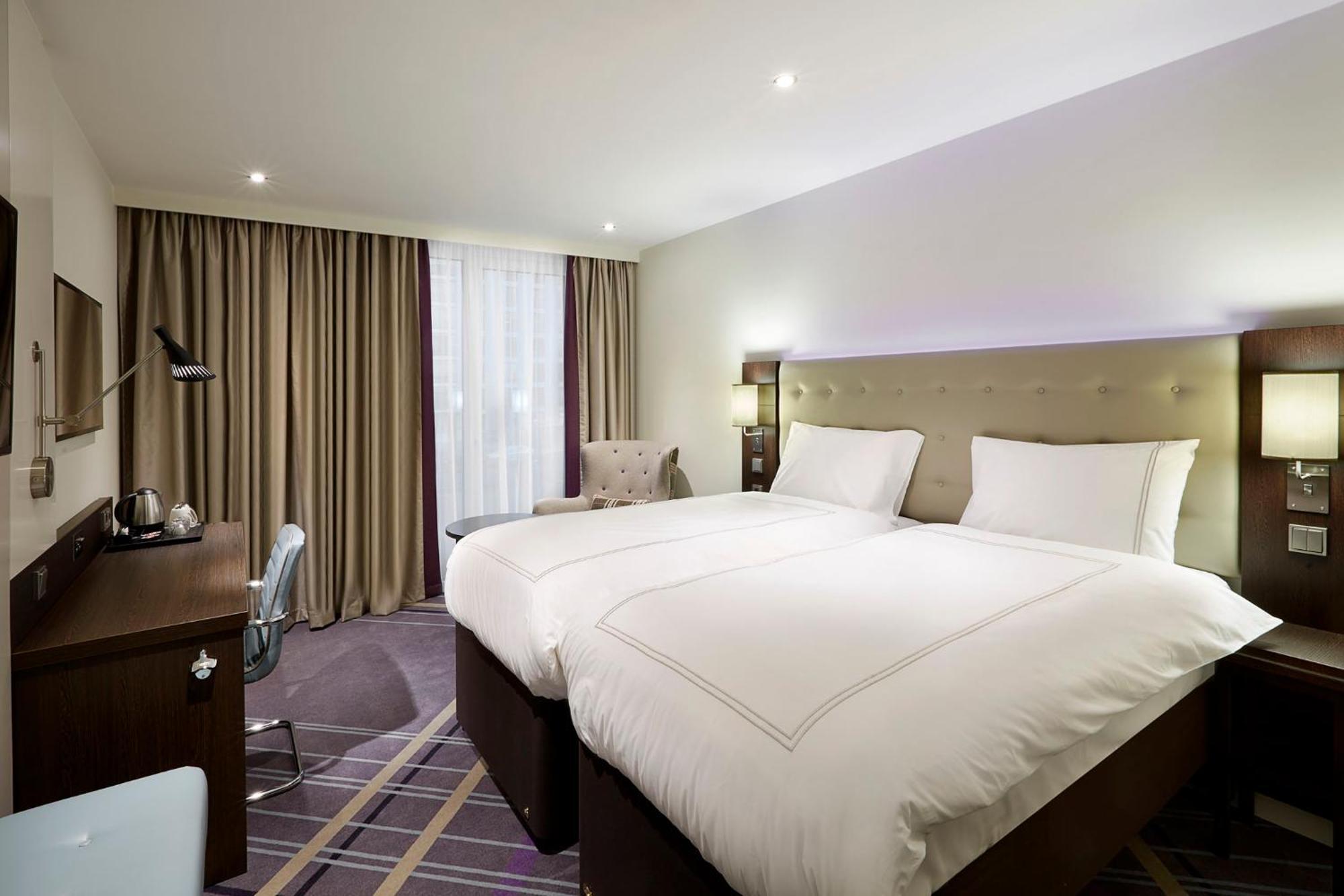 Premier Inn Frankfurt Messe Frankfurt am Main Exteriör bild