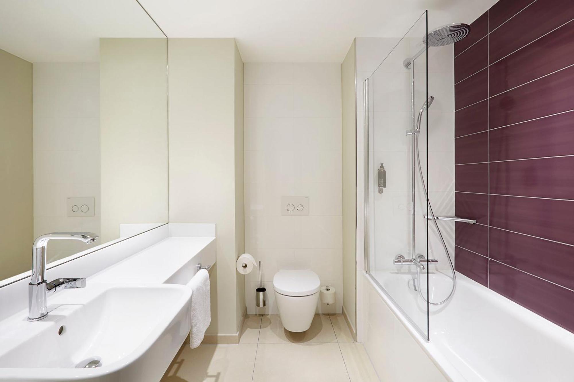 Premier Inn Frankfurt Messe Frankfurt am Main Exteriör bild