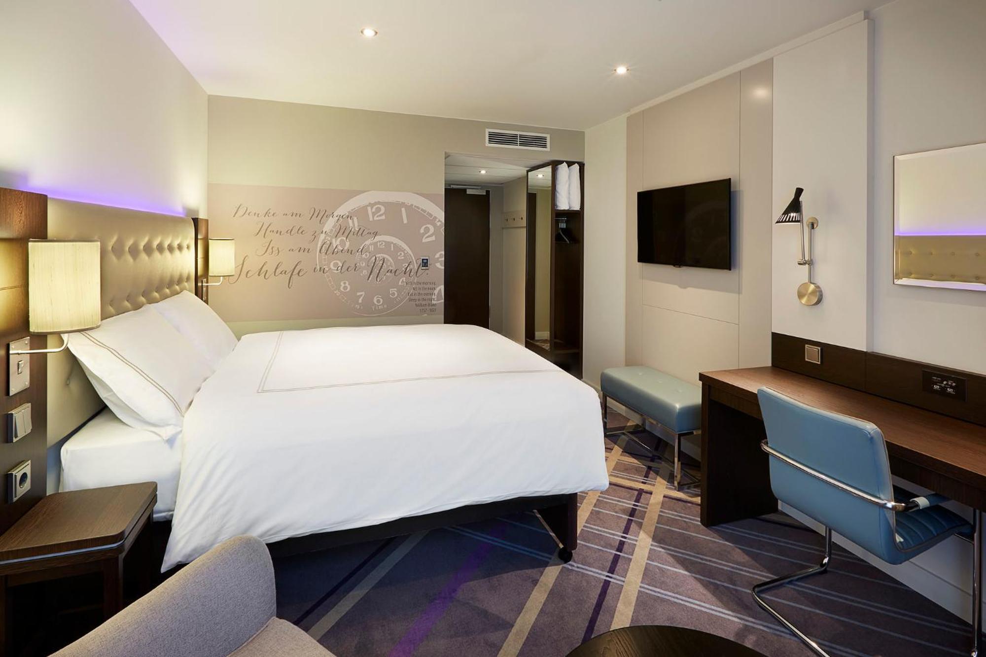 Premier Inn Frankfurt Messe Frankfurt am Main Exteriör bild