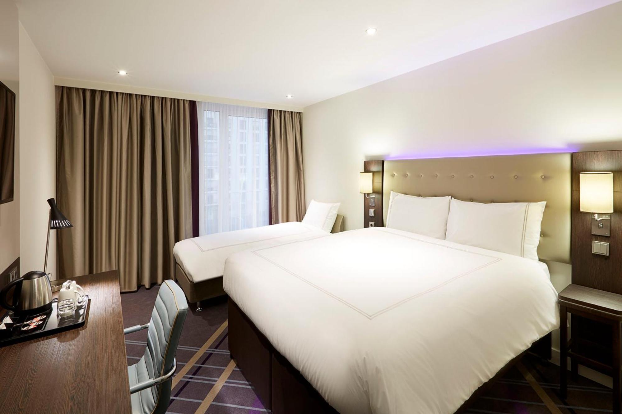 Premier Inn Frankfurt Messe Frankfurt am Main Exteriör bild