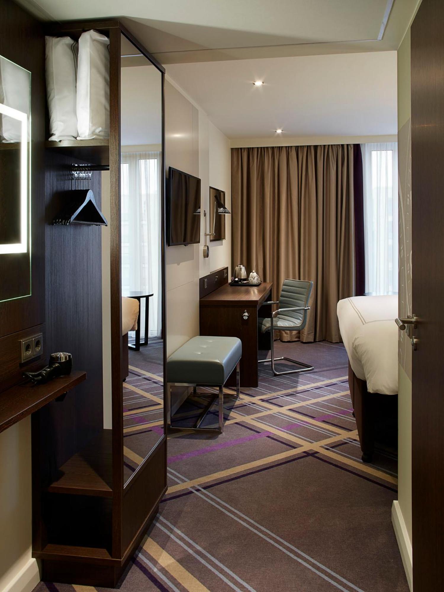 Premier Inn Frankfurt Messe Frankfurt am Main Exteriör bild