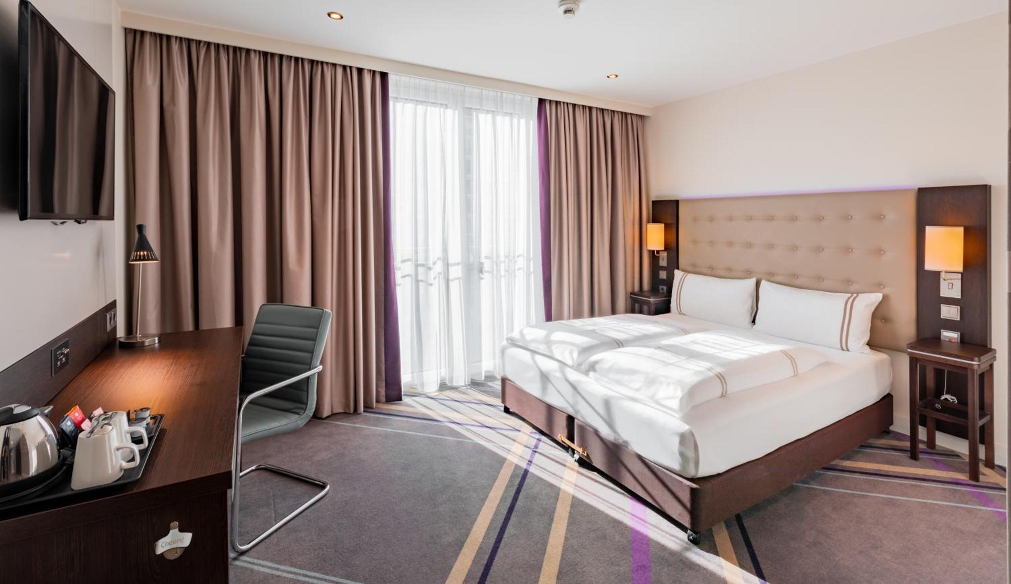 Premier Inn Frankfurt Messe Frankfurt am Main Exteriör bild