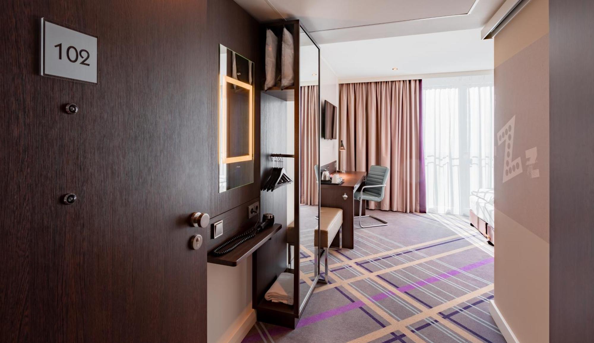 Premier Inn Frankfurt Messe Frankfurt am Main Exteriör bild