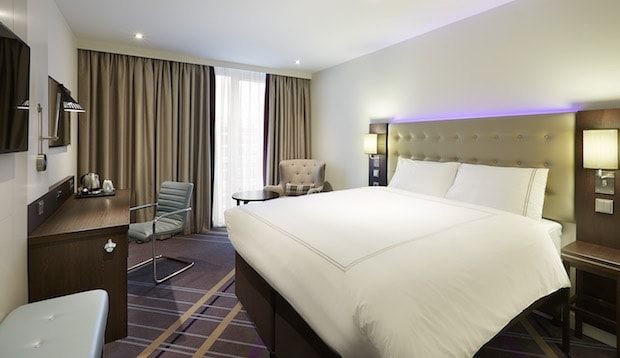 Premier Inn Frankfurt Messe Frankfurt am Main Exteriör bild